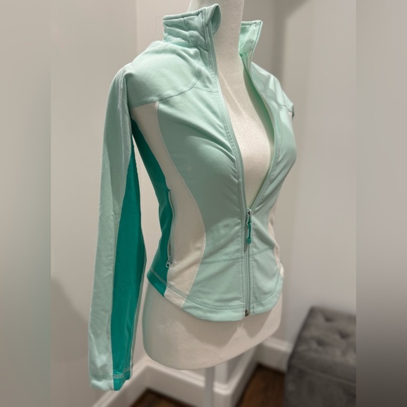 Lululemon jacket. In great condition. Worn twice. - Picture 2 of 3